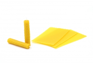 Beeswax Sheets for Rolled Candles 8.5 x 15 cm incl. Wick